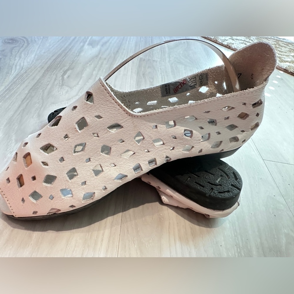 Arche white shoe zip back 37